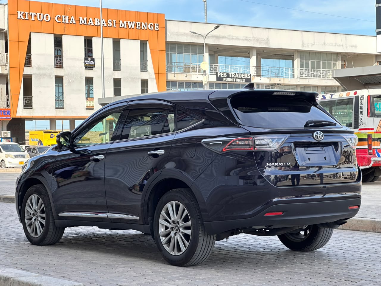 Toyota Harrier Anaconda thumbnail 2